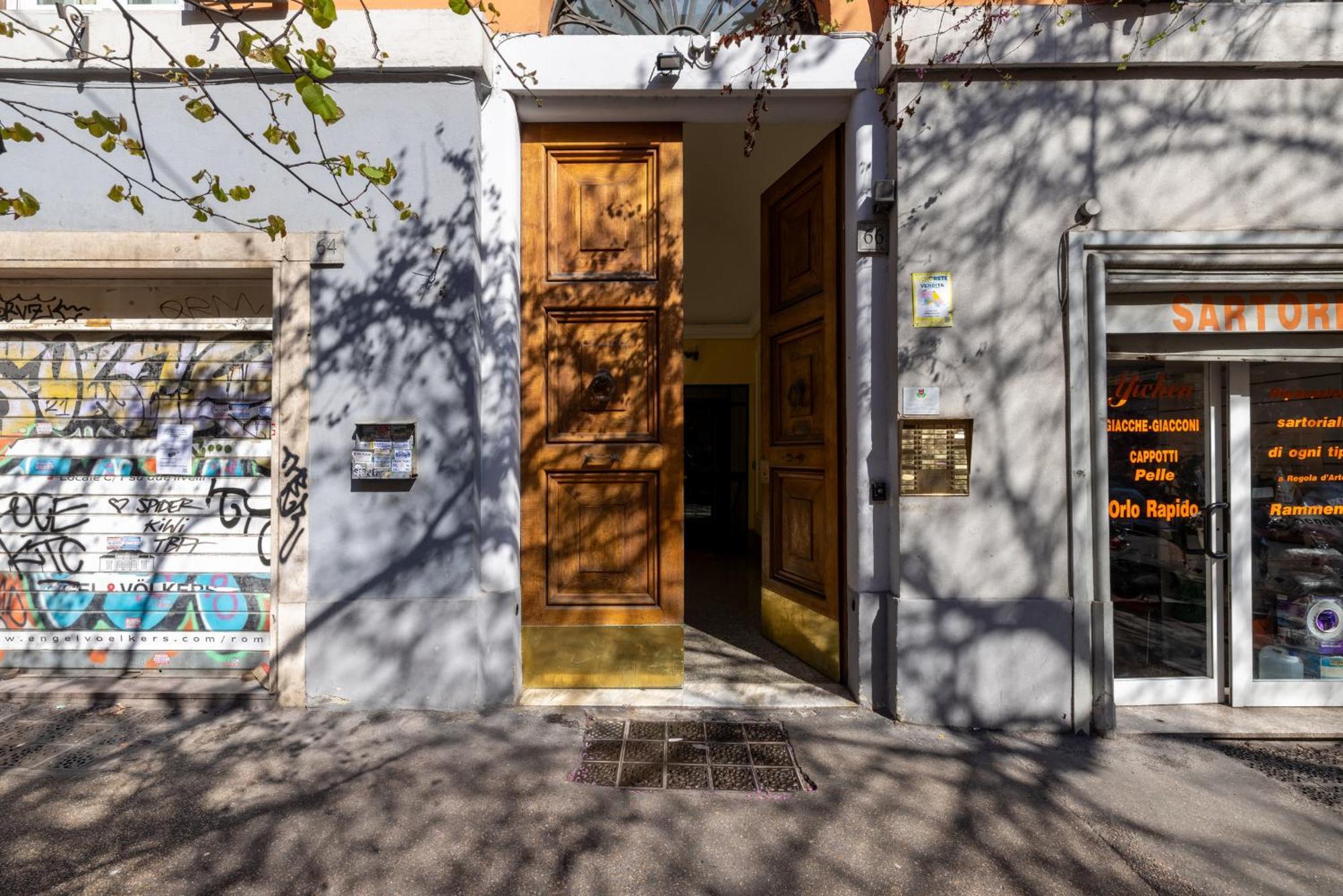 Emanuele Filiberto - B&d Apts Rom